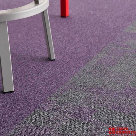Килимова плитка Essence Maze Tarkett AA93 3821, сіро-фіолетова | Ковролін Tarkett